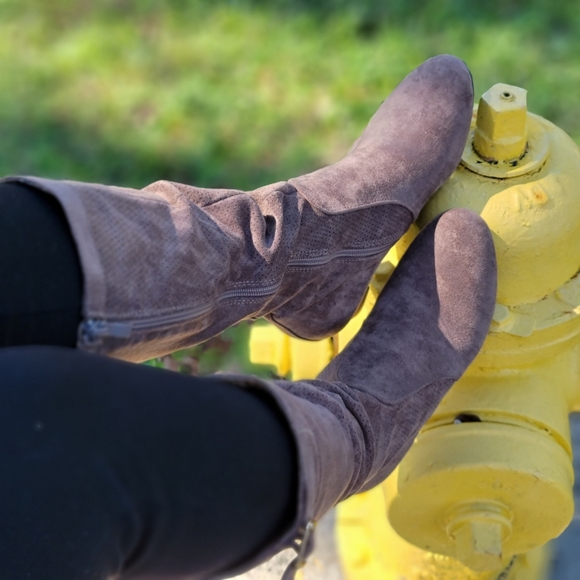 Women's Taupe Wrinkle Finish Calf Length Pull On Boots Rounded Toe - Picture 4 of 6